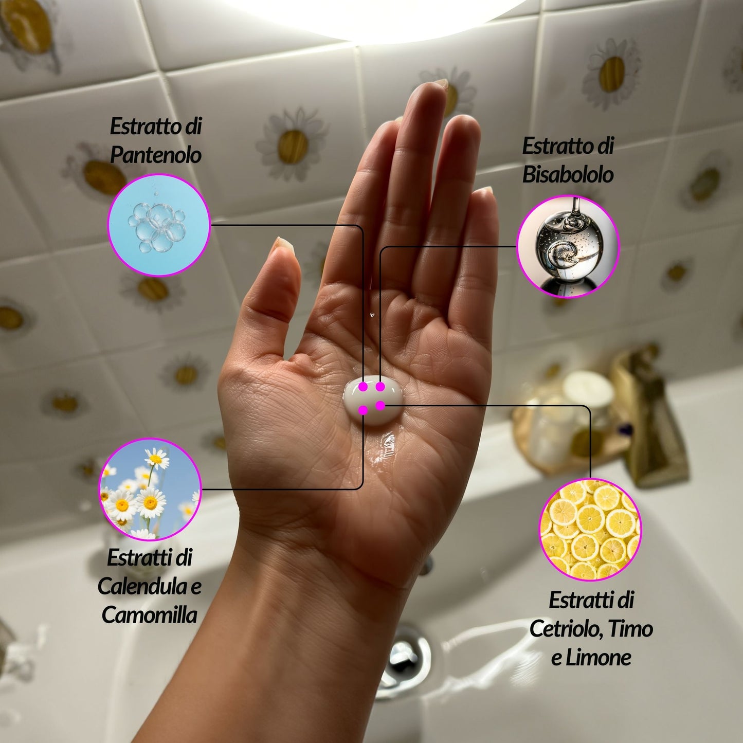 Mano che mostra la consistenza della crema mani Claride Fitocosmesi con infografiche degli ingredienti: estratti di Pantenolo, Bisabololo, Calendula, Camomilla, Cetriolo, Timo e Limone.