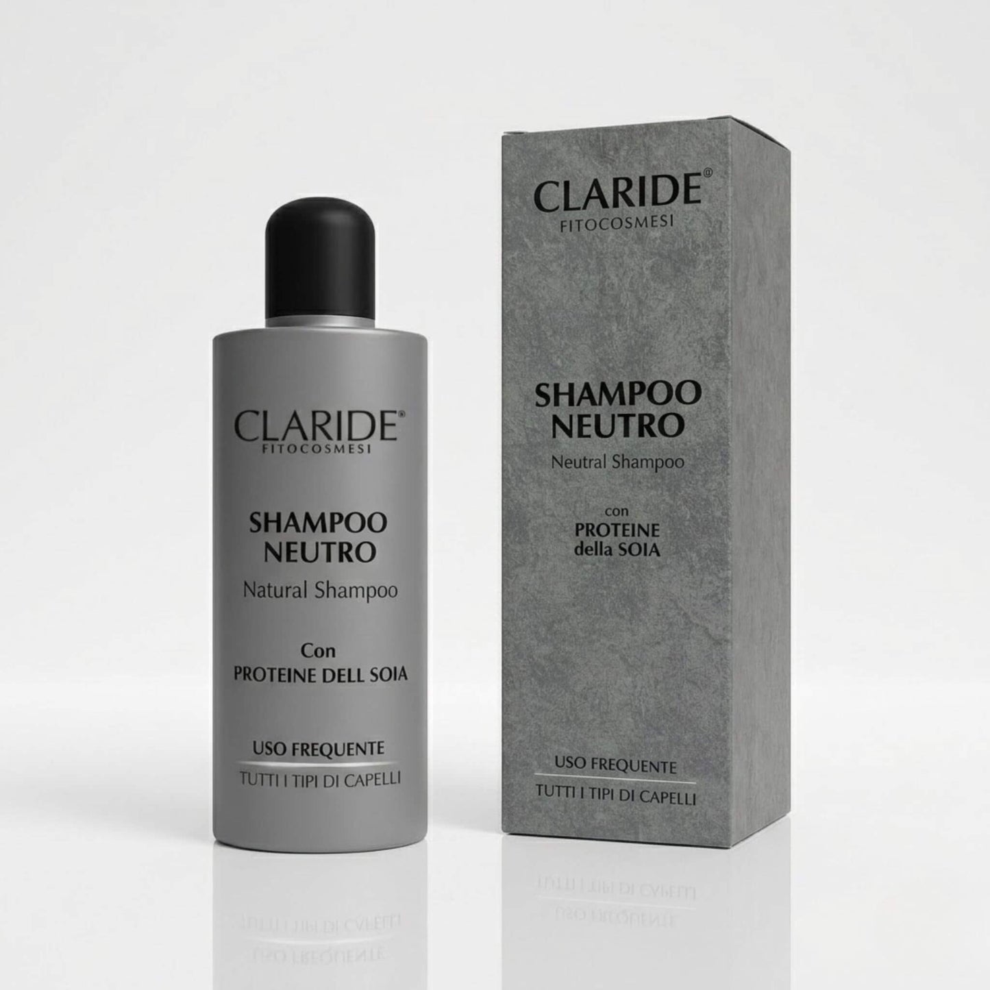 Flacone e scatola grigio satinato dello Shampoo Neutro Claride Fitocosmesi con Proteine della Soia. Shampoo naturale per uso frequente, rinforzante e adatto a tutti i tipi di capelli, su fondo bianco con riflesso.