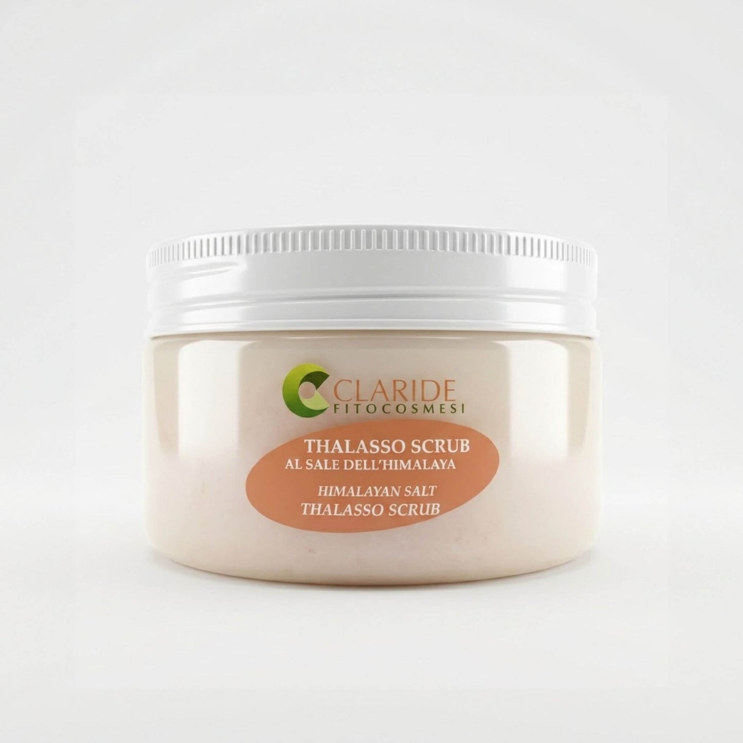 Vaso trasparente con tappo bianco del Thalasso Scrub al Sale dell'Himalaya Claride Fitocosmesi. Trattamento corpo esfoliante ad azione osmotica drenante per levigare, purificare e sgonfiare i tessuti, su fondo bianco neutro.