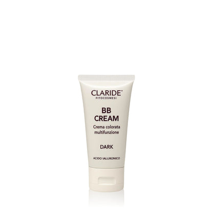 Primo piano del tubo di BB Cream Claride Fitocosmesi, Crema con Acuq Shuttle multifunzione nella tonalità DARK, arricchita con Acido Ialuronico, formato 50 ml.