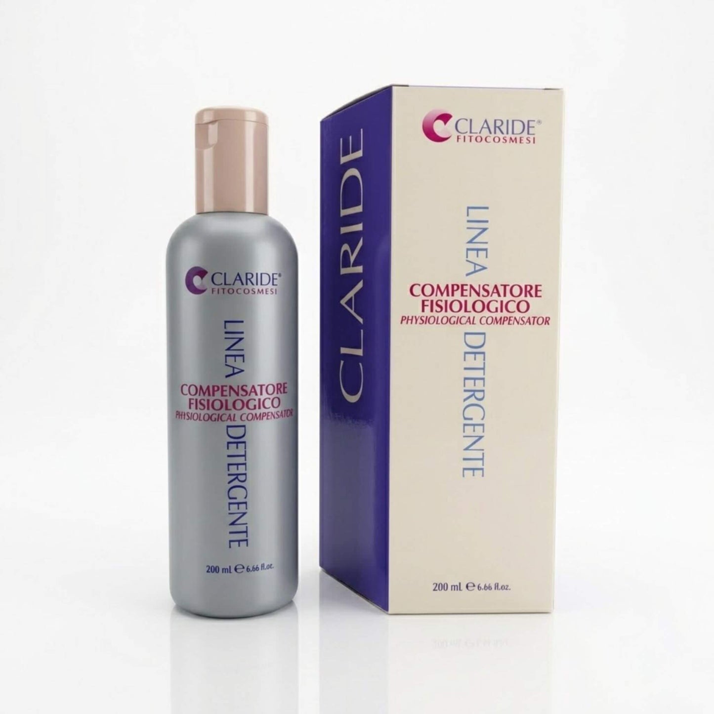 Flacone grigio e scatola panna con pannello viola scuro del Compensatore Fisiologico Claride Fitocosmesi. Tonico viso riequilibrante della Linea Detergente formulato per ristabilire il pH e lenire la pelle dopo la detersione, su fondo bianco con riflesso.