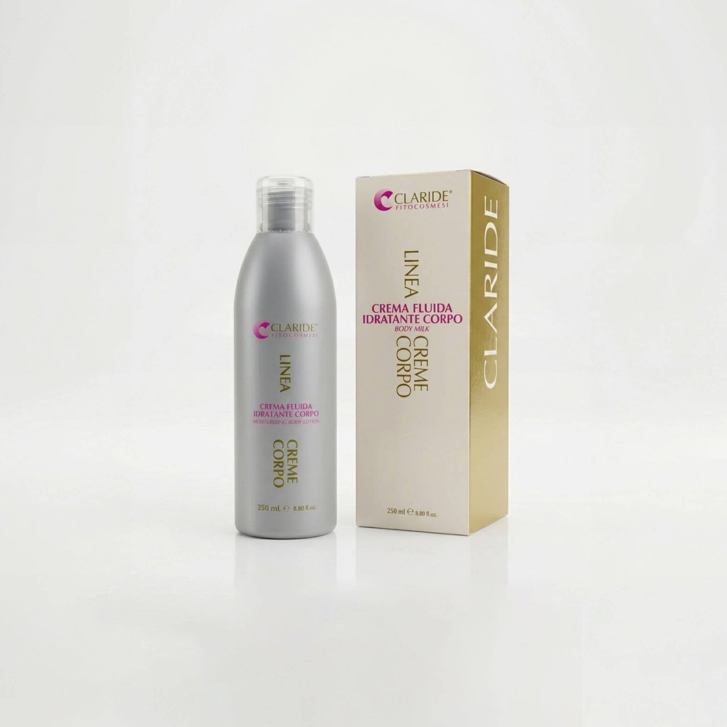 Flacone grigio da 250ml e scatola coordinata della Crema Fluida Idratante Corpo Claride Fitocosmesi. Latte idratante leggero a rapido assorbimento (Body Milk) per la cura quotidiana del corpo, su fondo bianco con riflesso.