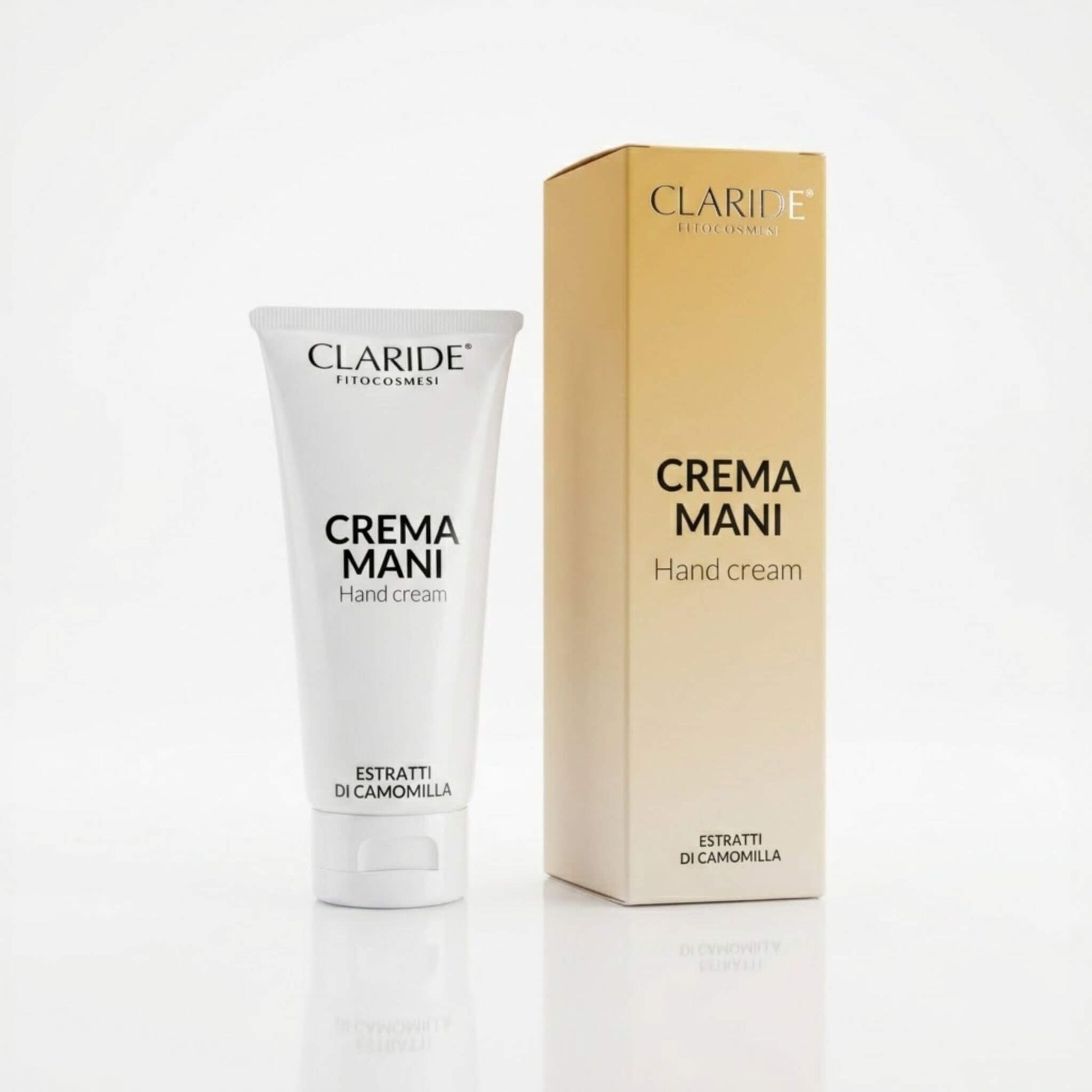 Tubo bianco e scatola beige minimalista della Crema Mani Claride Fitocosmesi. Trattamento nutriente e calmante (Hand Cream) con Estratti di Camomilla per riparare mani secche, arrossate e screpolate, su fondo bianco neutro.