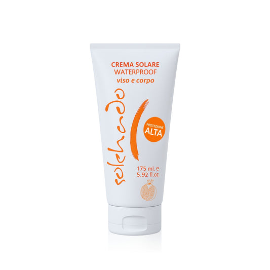 Tubo di Crema Solare Alta Protezione Waterproof al Melograno per viso e corpo Solehado di Claride Fitocosmesi da 175 ml, ideale per pelli chiare e sensibili.