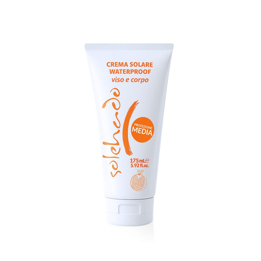 Tubo di Crema Solare Media Protezione Waterproof al Melograno per viso e corpo Solehado di Claride Fitocosmesi da 175 ml, ideale per pelli chiare o non abbronzate.
