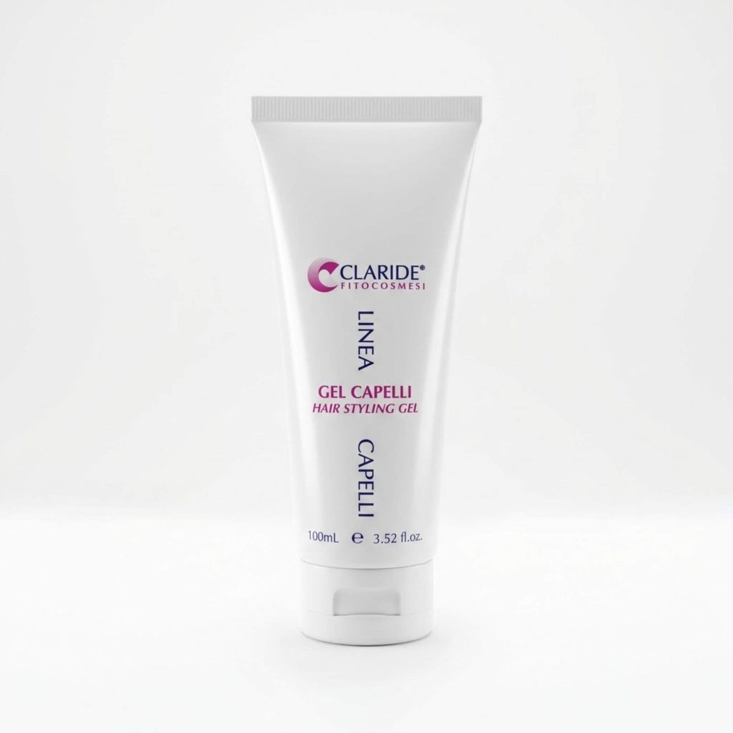 Tubo bianco da 100ml del Gel Capelli Claride Fitocosmesi. Prodotto per lo styling ad azione modellante e fissante, formulato per definire l'acconciatura a lungo senza seccare i capelli o lasciare residui, su fondo bianco.