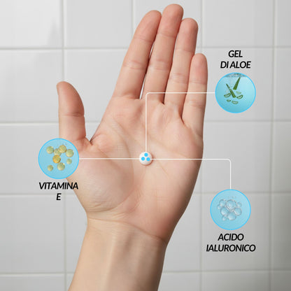 Infografica ingredienti crema viso hydrissima di Claride Fitocosmesi: mano con prodotto collegato a icone di Gel di Aloe, Vitamina E e Acido Ialuronico.