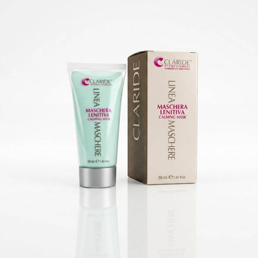 Tubo trasparente che mostra la morbida crema verde menta e scatola della Maschera Lenitiva Claride Fitocosmesi. Trattamento viso calmante (Calming Mask) formulato per dare sollievo, decongestionare e disarrossare le pelli sensibili e reattive, su fondo bianco con riflesso.