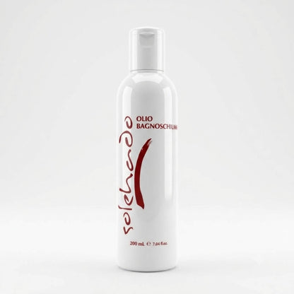 Flacone bianco da 200ml dell'Olio Bagnoschiuma, linea solare Solehado di Claride Fitocosmesi. Detergente corpo restitutivo ad azione delicata, ideale per rimuovere sale e filtri solari proteggendo l'abbronzatura e nutrendo la pelle, su fondo bianco.