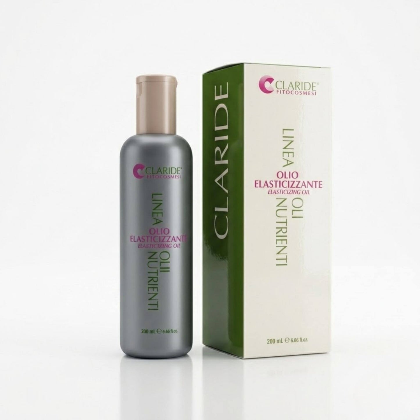 Flacone grigio satinato e scatola panna con pannello verde bosco dell'Olio Elasticizzante Claride Fitocosmesi. Trattamento corpo della Linea Oli Nutrienti (Elasticizing Oil) ideale per massaggi, per prevenire le smagliature e donare profonda morbidezza, su fondo bianco con riflesso.