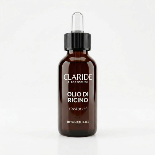 Flacone in vetro ambrato con contagocce di Olio di Ricino 100% Naturale Claride Fitocosmesi. Elisir botanico puro e multiuso, ideale per rinforzare, infoltire e nutrire ciglia, sopracciglia, unghie e capelli sfibrati, su fondo bianco.