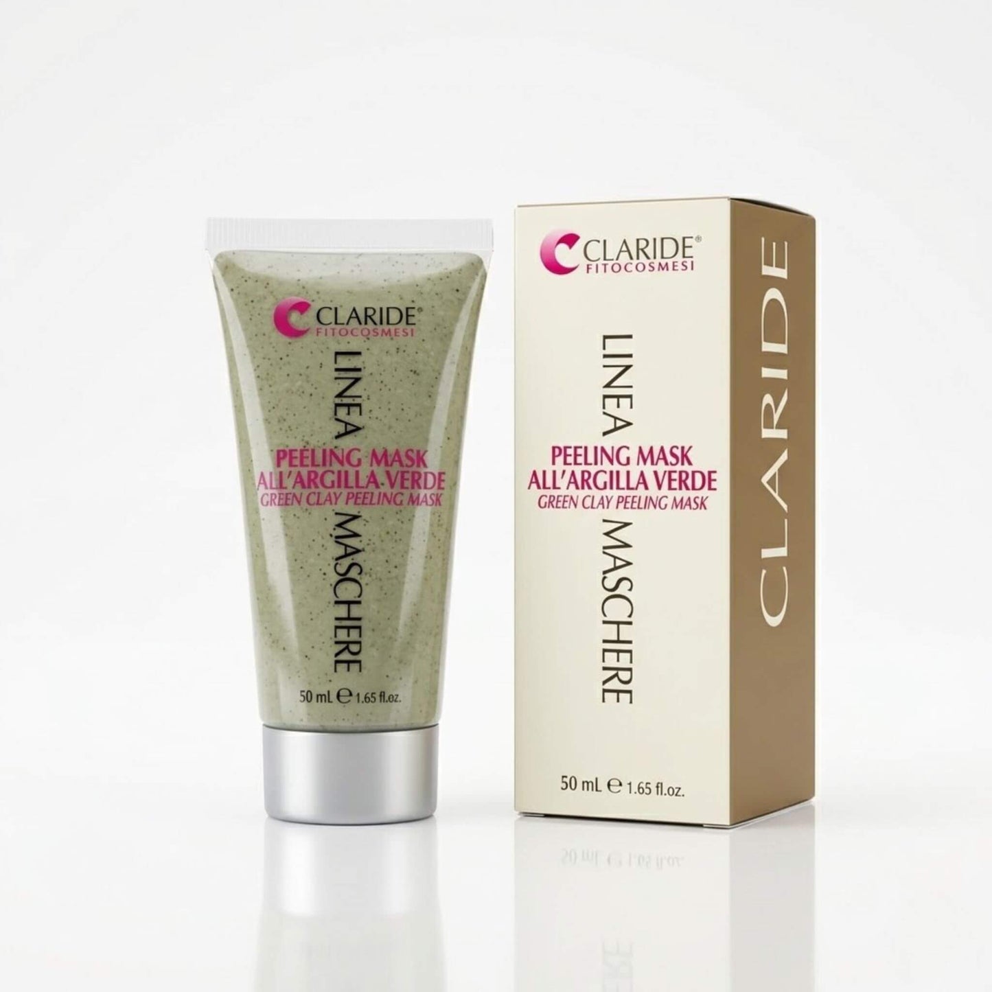Fotografia di prodotto che mostra la scatola e il tubo semitrasparente della Peeling Mask all'Argilla Verde da 50 ml, appartenente alla Linea Maschere a marchio Claride Fitocosmesi. Attraverso il tubo è ben visibile la texture granulosa ed esfoliante della maschera viso.