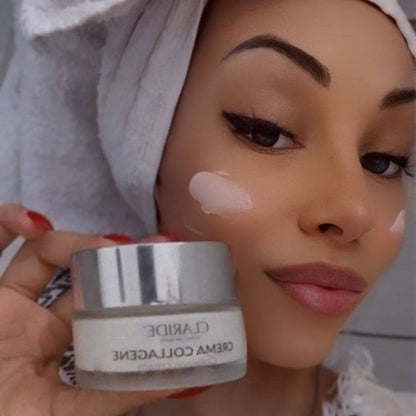 Un massaggio viso rilassante durante l'applicazione della Crema Collagene di Claride Fitocosmesi, con un dettaglio sulla texture ricca del prodotto.