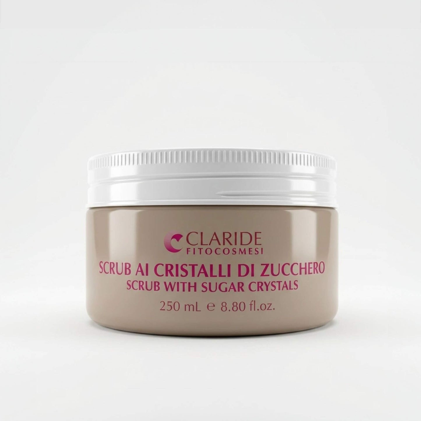Vaso beige lucido con tappo bianco da 250ml dello Scrub ai Cristalli di Zucchero Claride Fitocosmesi. Trattamento esfoliante corpo naturale ad azione meccanica per rimuovere le cellule morte, levigare e nutrire la pelle, su fondo bianco