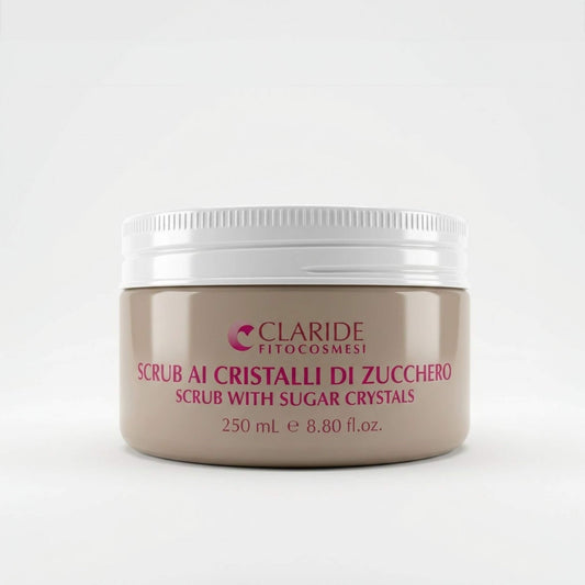Vaso beige lucido con tappo bianco da 250ml dello Scrub ai Cristalli di Zucchero Claride Fitocosmesi. Trattamento esfoliante corpo naturale ad azione meccanica per rimuovere le cellule morte, levigare e nutrire la pelle, su fondo bianco