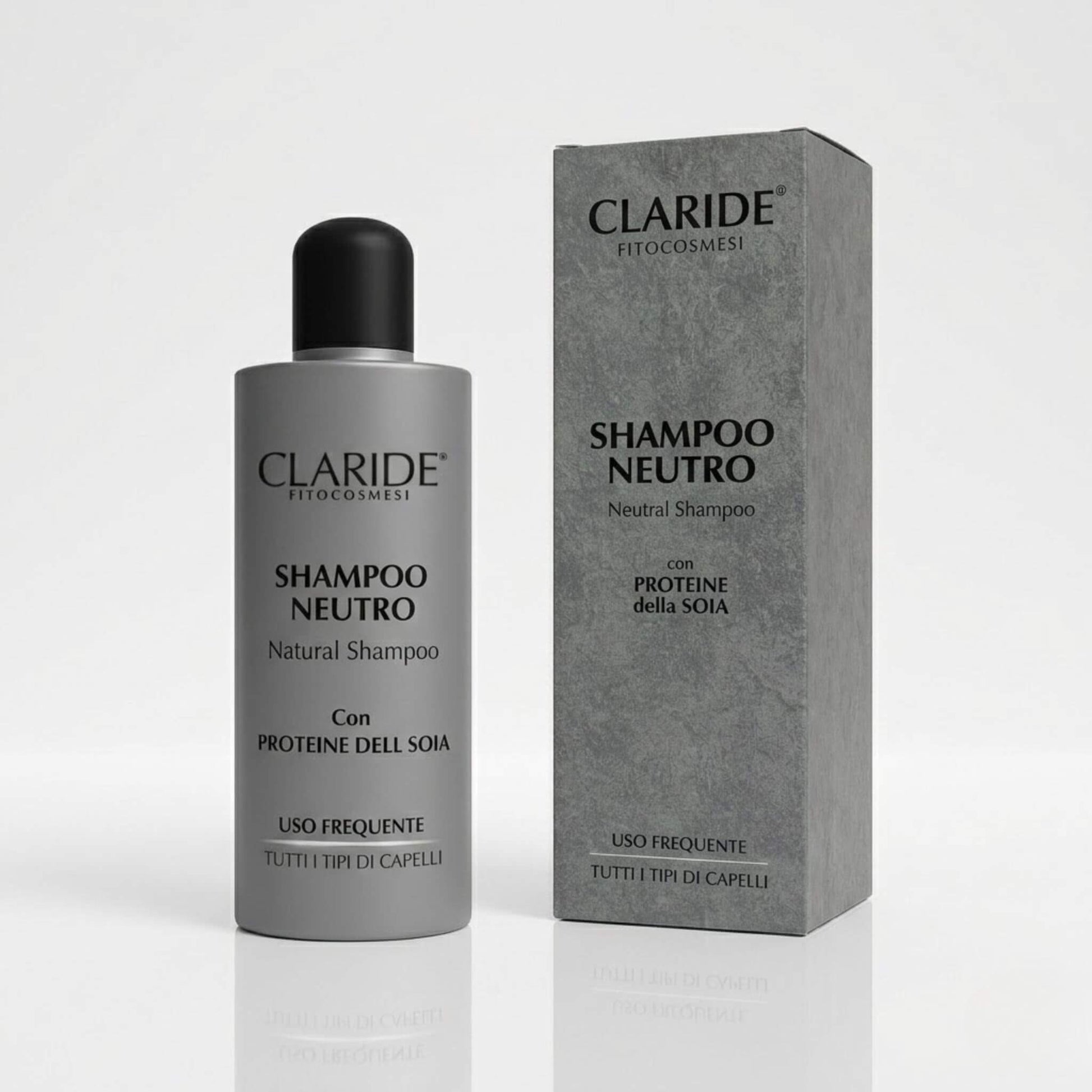 Flacone e scatola grigio satinato dello Shampoo Neutro Claride Fitocosmesi con Proteine della Soia. Shampoo naturale per uso frequente, rinforzante e adatto a tutti i tipi di capelli, su fondo bianco con riflesso.