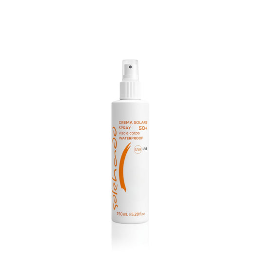 Protezione solare alta Solehado SPF 50+ in formato spray da 150 ml, ideale per un'applicazione rapida su viso e corpo. Immagine del flacone con tappo.
